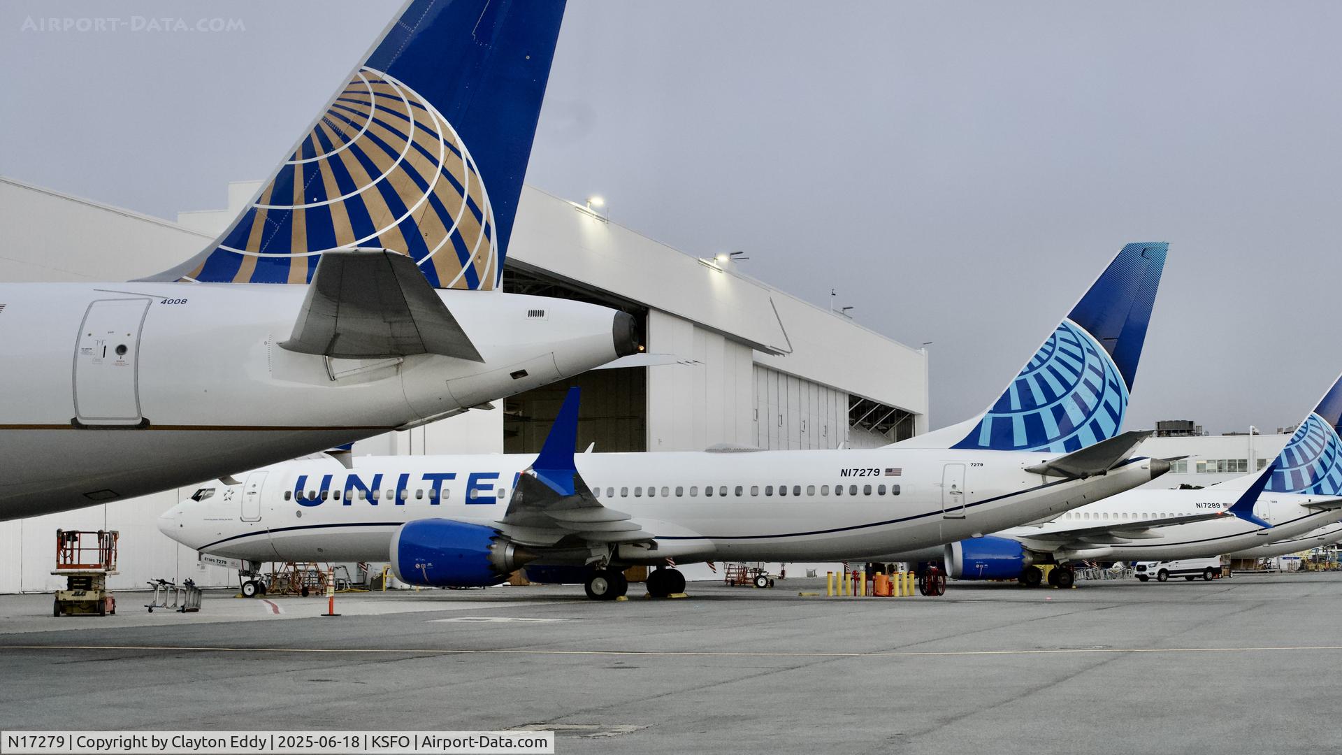 N17279, 2022 Boeing 737 MAX 8 C/N 64613, SFO 2025