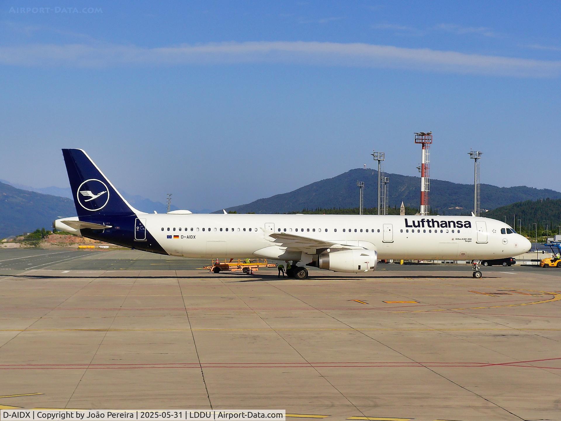 D-AIDX, 2015 Airbus A321-231 C/N 6451, Lufthansa A321 at DBV (LDDU)