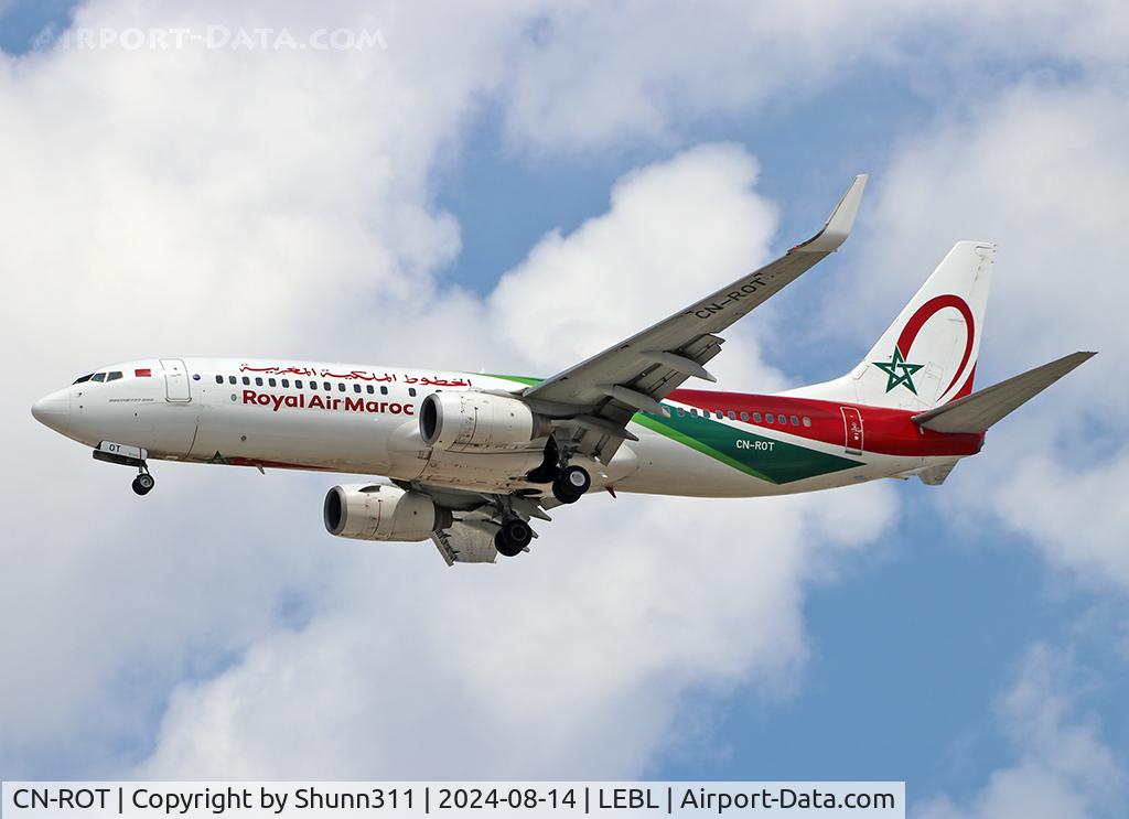 CN-ROT, 2009 Boeing 737-8B6 C/N 33068, Landing rwy 24R in new c/s