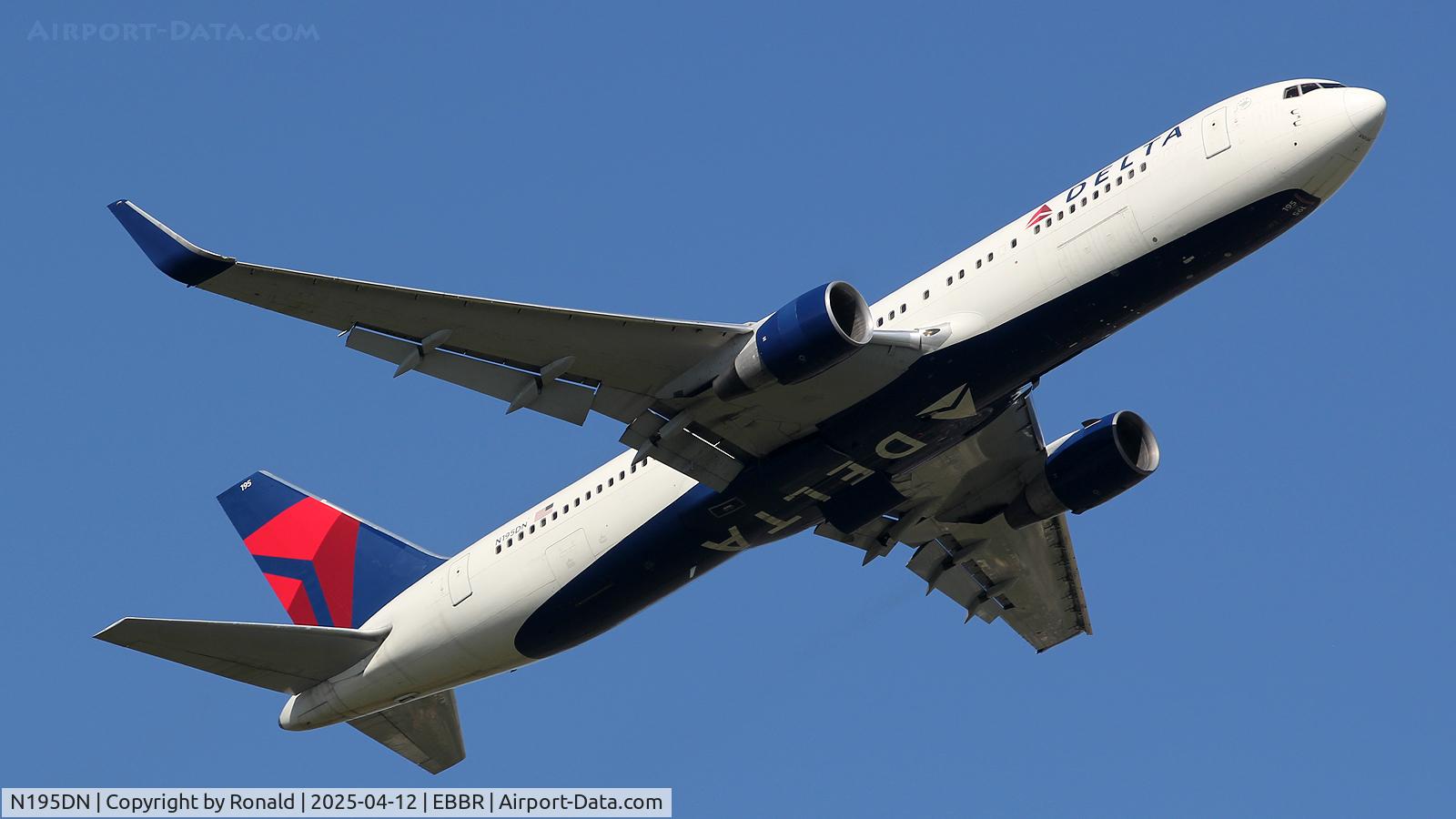 N195DN, 1997 Boeing 767-332 C/N 28452, at ebbr