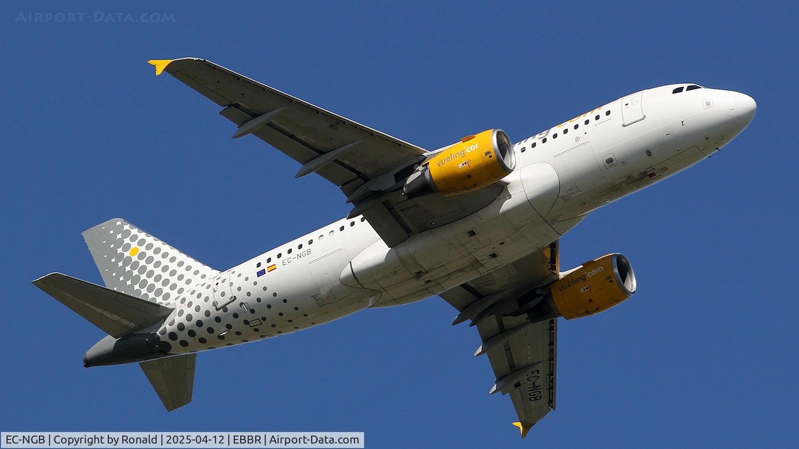 EC-NGB, 2006 Airbus A319-111 C/N 2751, at ebbr