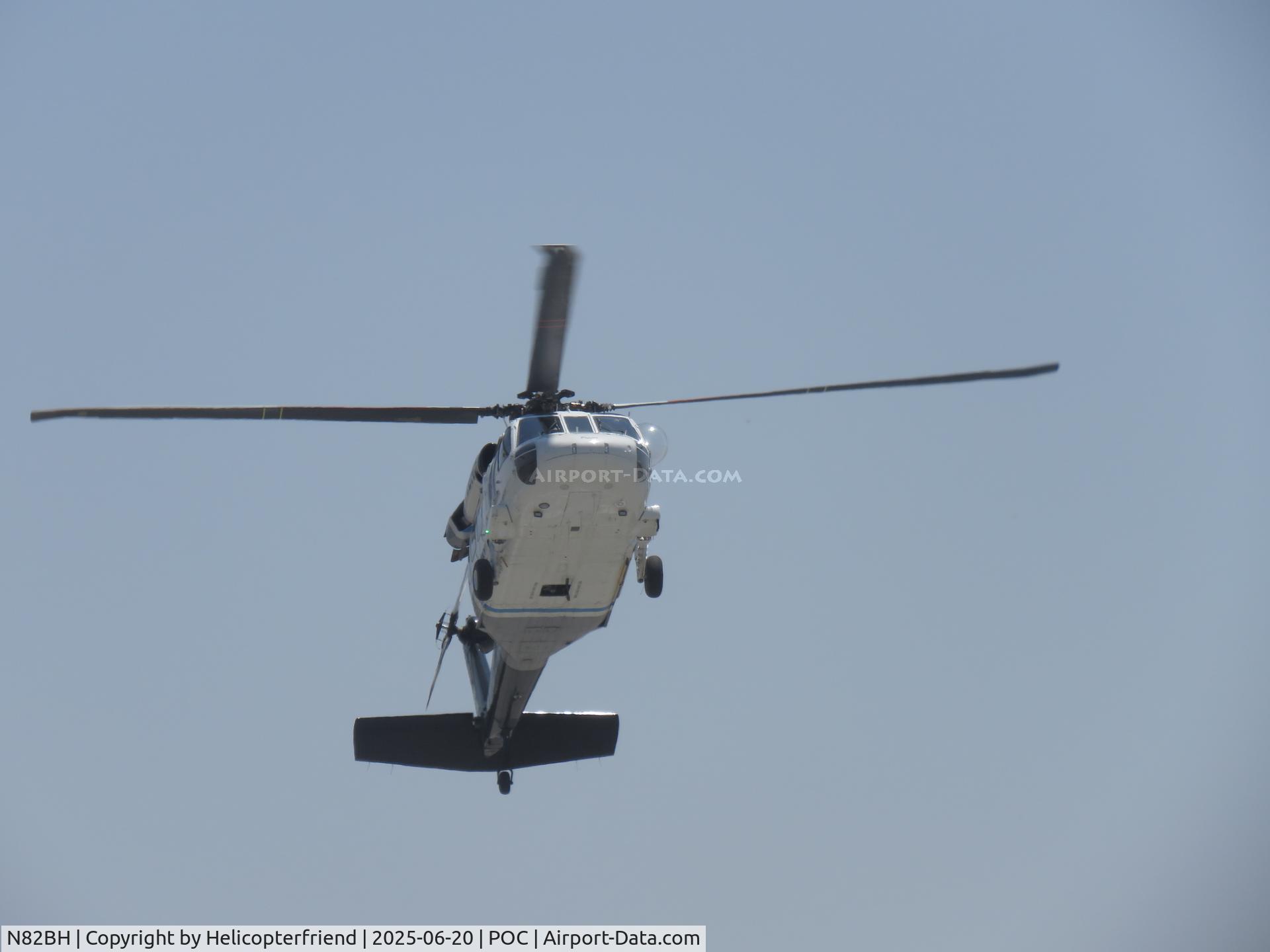 N82BH, 1979 Sikorsky UH-60A C/N 79-23270/70.087, Flaring to land