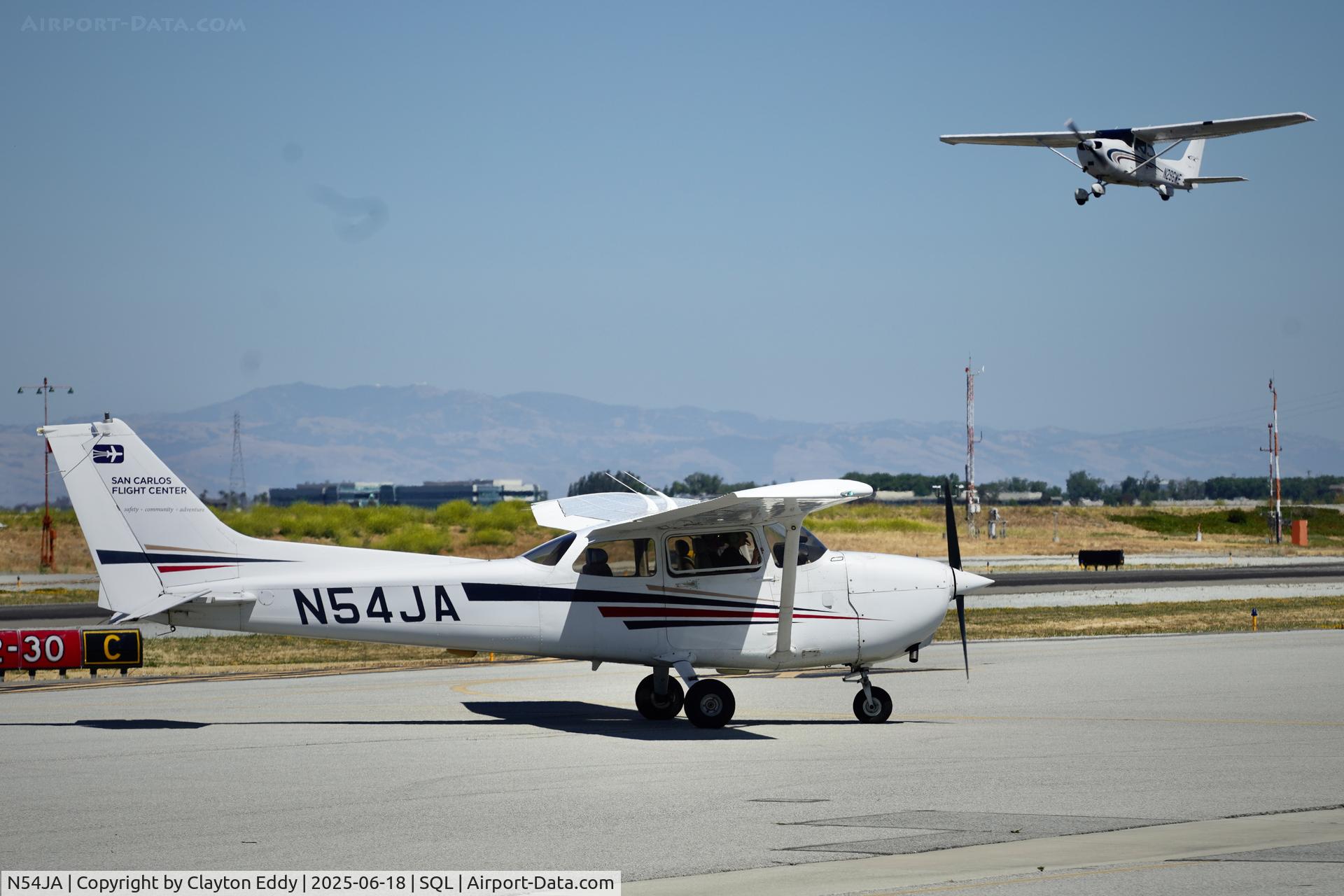 N54JA, 1998 Cessna 172R C/N 17280607, San Carlos Airport in California 2025