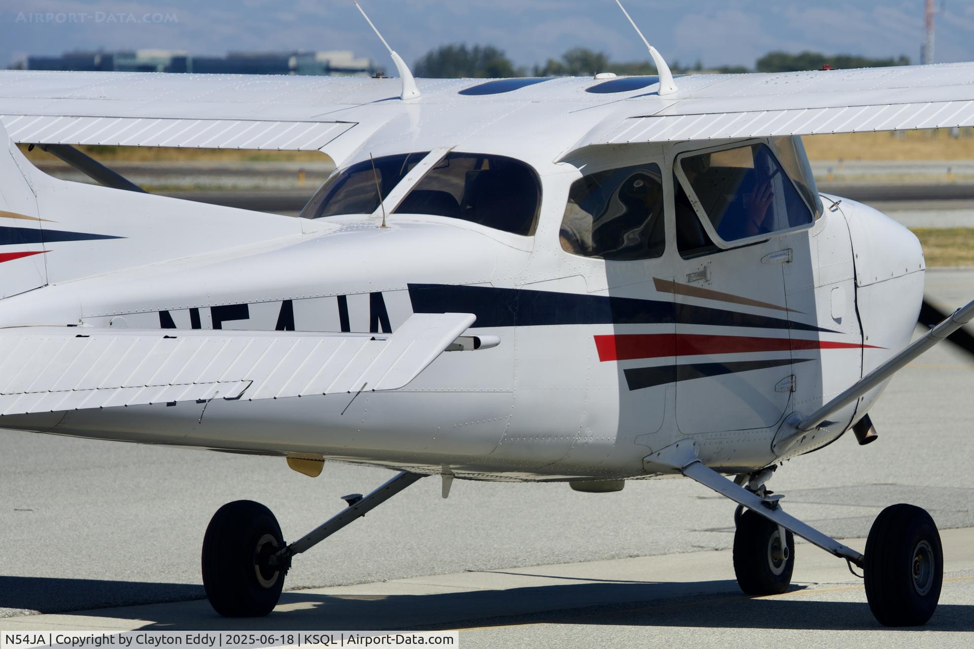 N54JA, 1998 Cessna 172R C/N 17280607, San Carlos Airport in California 2025