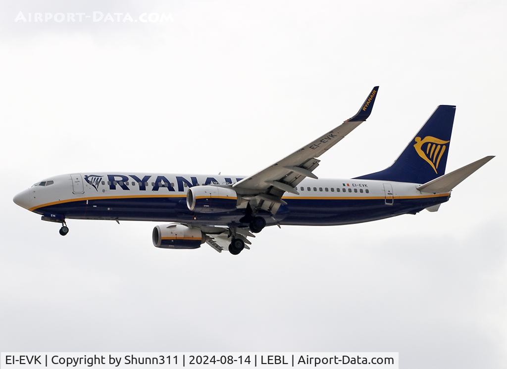 EI-EVK, 2012 Boeing 737-8AS C/N 40298, Landing rwy 24R