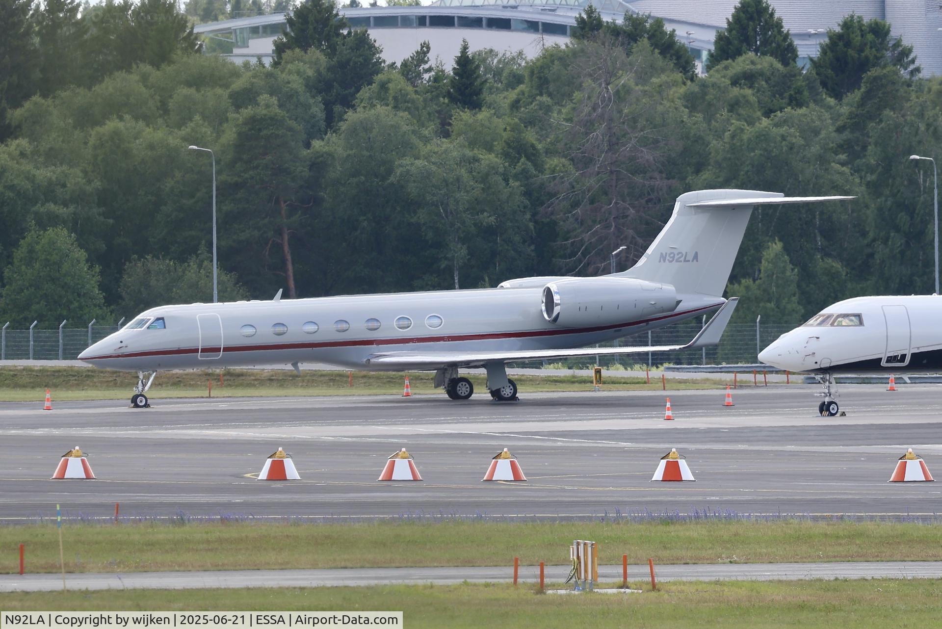 N92LA, 2003 Gulfstream Aerospace GV-SP (G550) C/N 5002, Ramp M