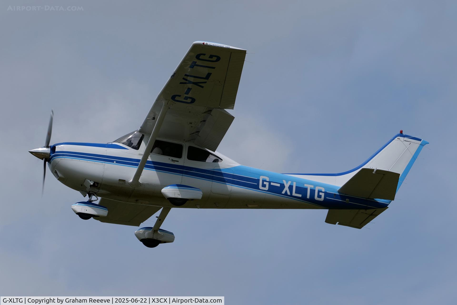 G-XLTG, 1998 Cessna 182S Skylane C/N 182-80234, Departing from Northrepps.