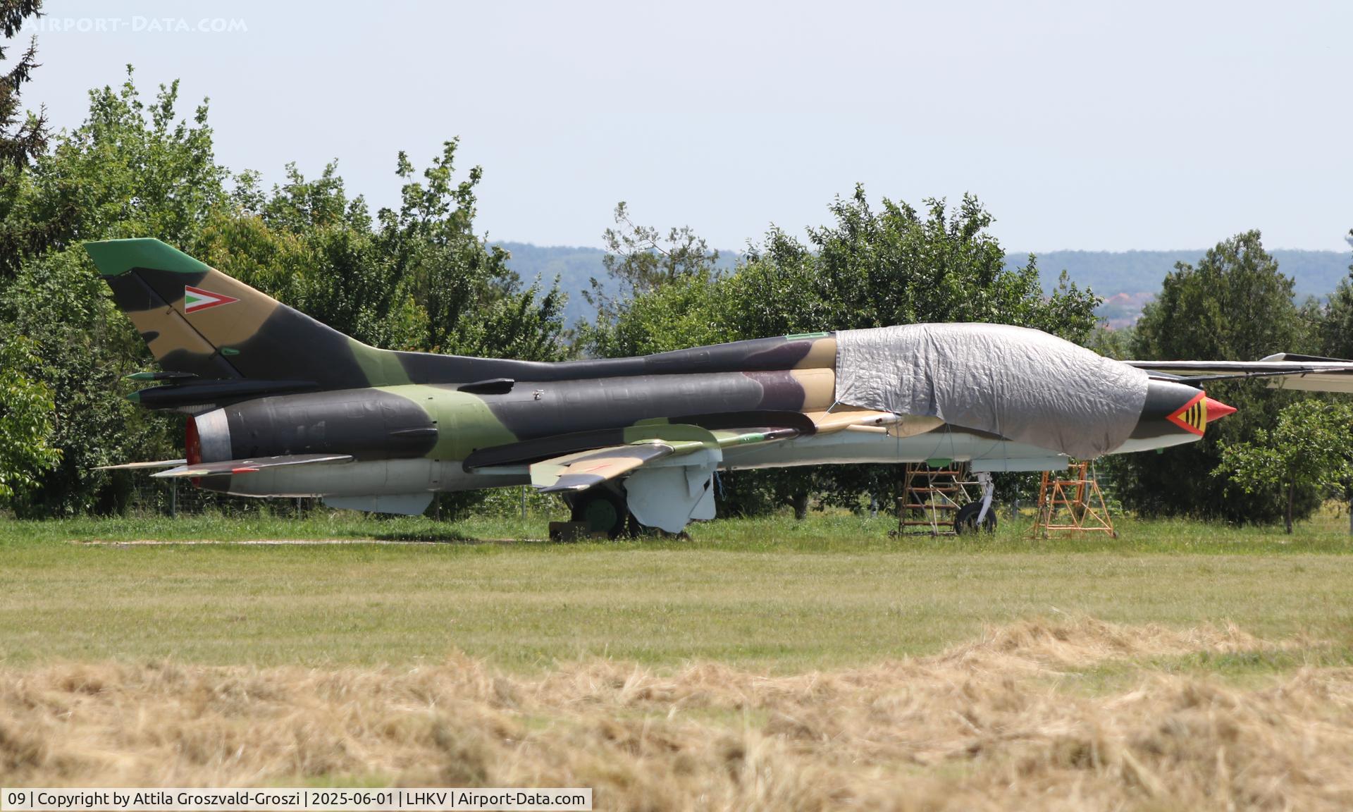 09, 1983 Sukhoi Su-22UM-3K C/N 17532390305, LHKV - Kaposújlak Airport, Hungary