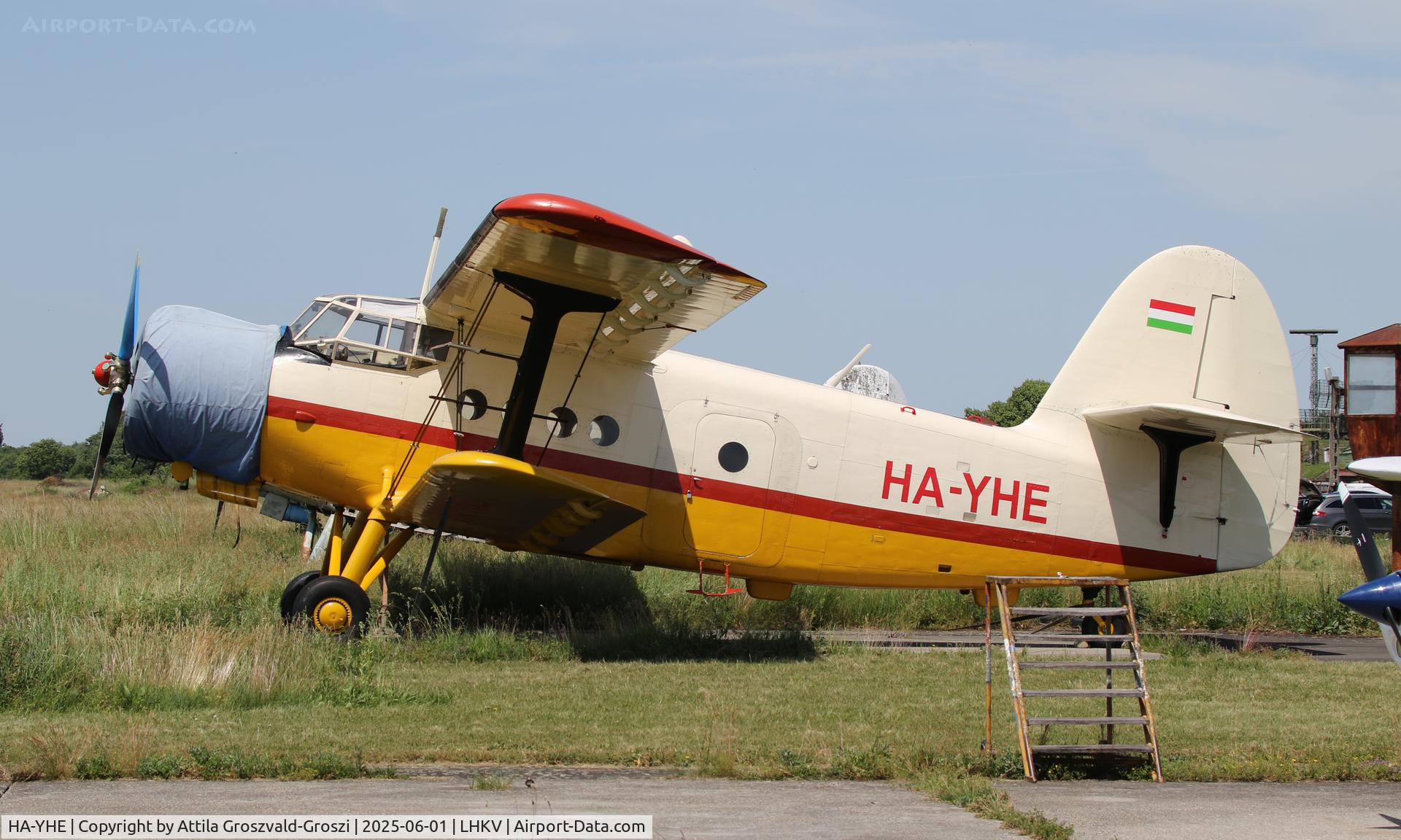 HA-YHE, 1979 Antonov An-2PF C/N 1G187-37, LHKV - Kaposújlak Airport, Hungary