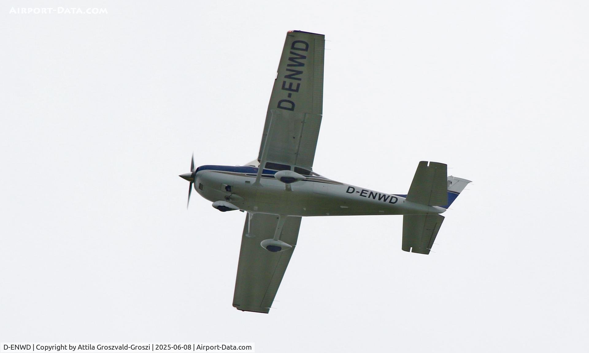 D-ENWD, 2004 Cessna T182T Turbo Skylane C/N T18208316, In the airspace of Lake Balaton. Szántód, Hungary