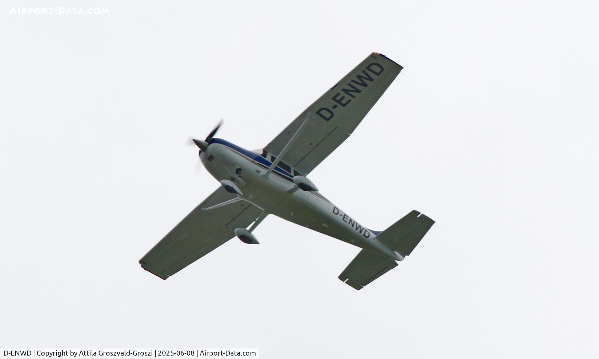 D-ENWD, 2004 Cessna T182T Turbo Skylane C/N T18208316, In the airspace of Lake Balaton. Szántód, Hungary