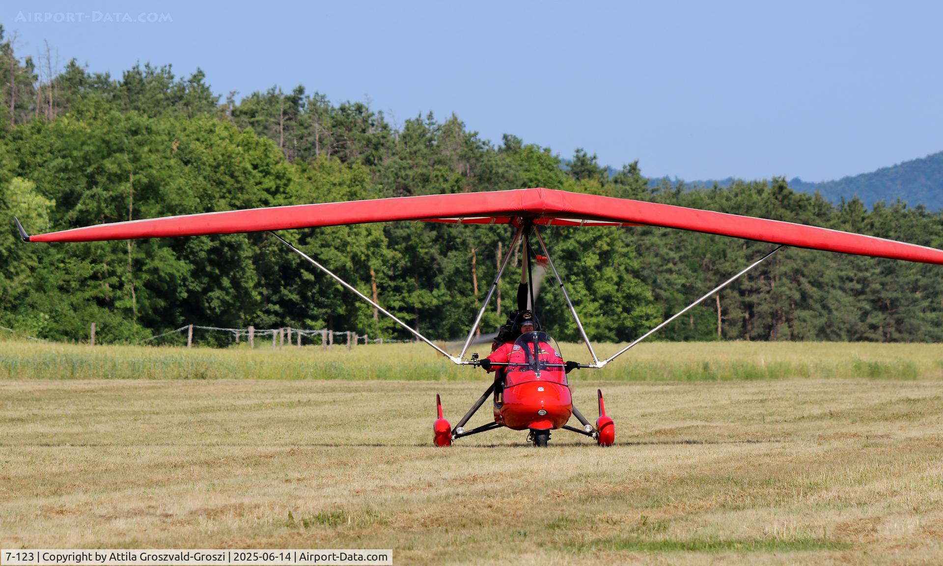 7-123, Halley Apollo/Jet Star, HU-0020 - Rétság Airport, Hungary - Ultralight Aircraft Meeting 2025