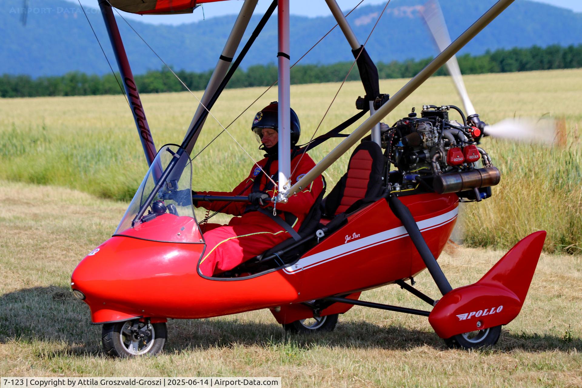7-123, Halley Apollo/Jet Star, HU-0020 - Rétság Airport, Hungary - Ultralight Aircraft Meeting 2025