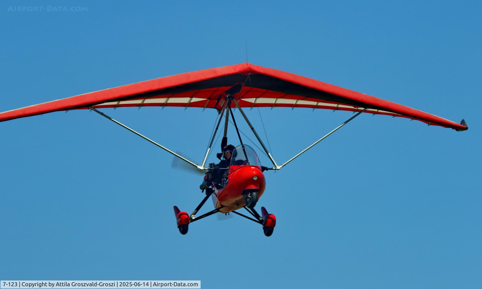 7-123, Halley Apollo/Jet Star, HU-0020 - Rétság Airport, Hungary - Ultralight Aircraft Meeting 2025