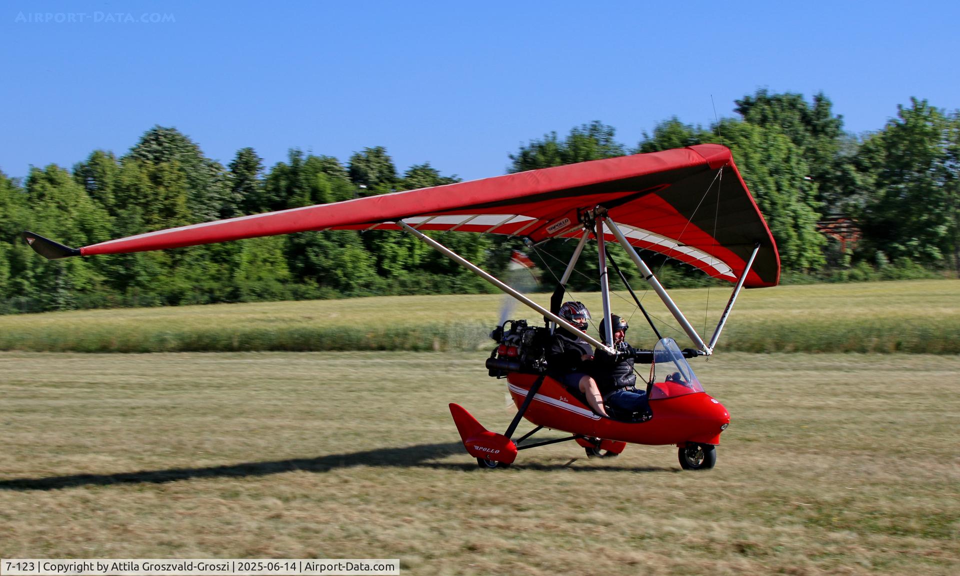 7-123, Halley Apollo/Jet Star, HU-0020 - Rétság Airport, Hungary - Ultralight Aircraft Meeting 2025