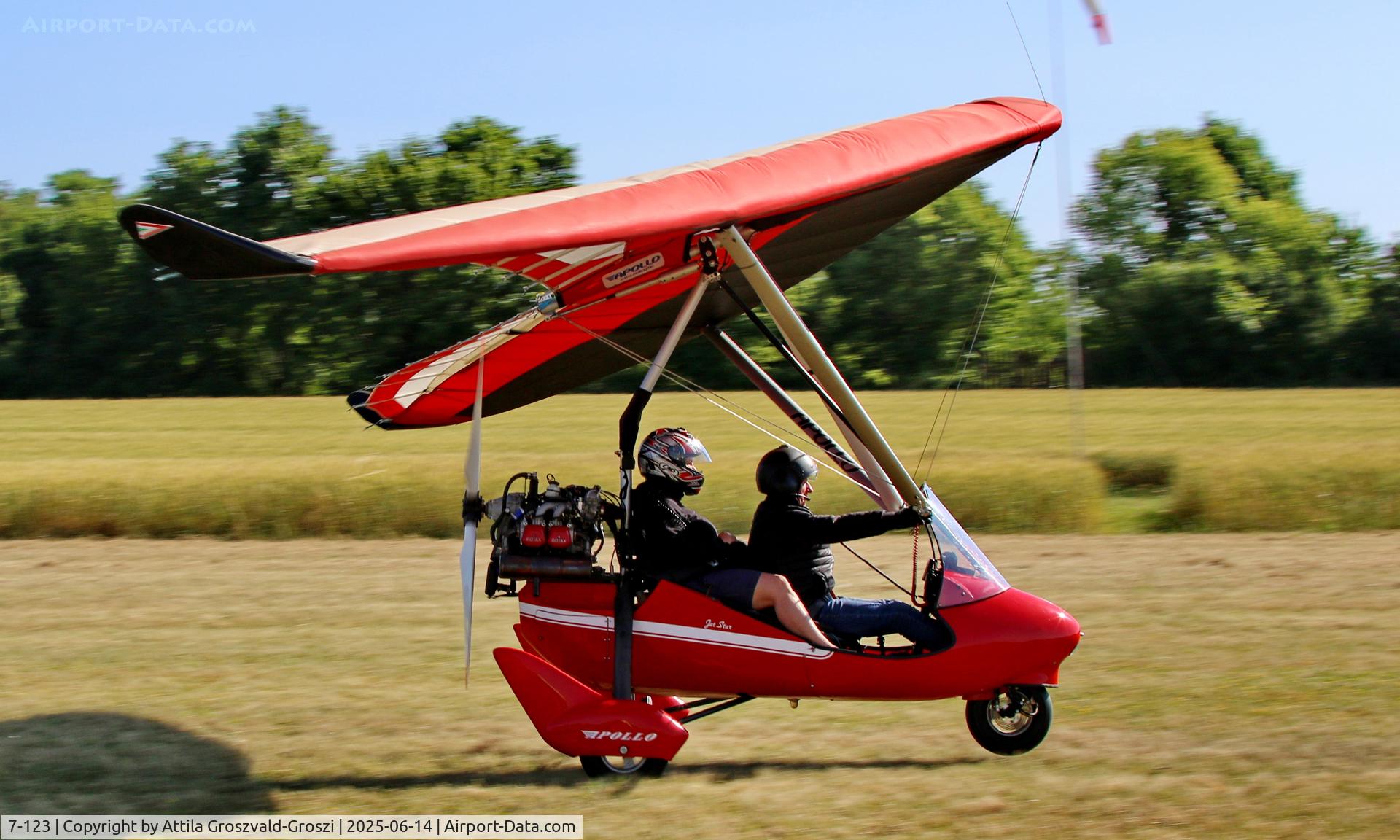 7-123, Halley Apollo/Jet Star, HU-0020 - Rétság Airport, Hungary - Ultralight Aircraft Meeting 2025