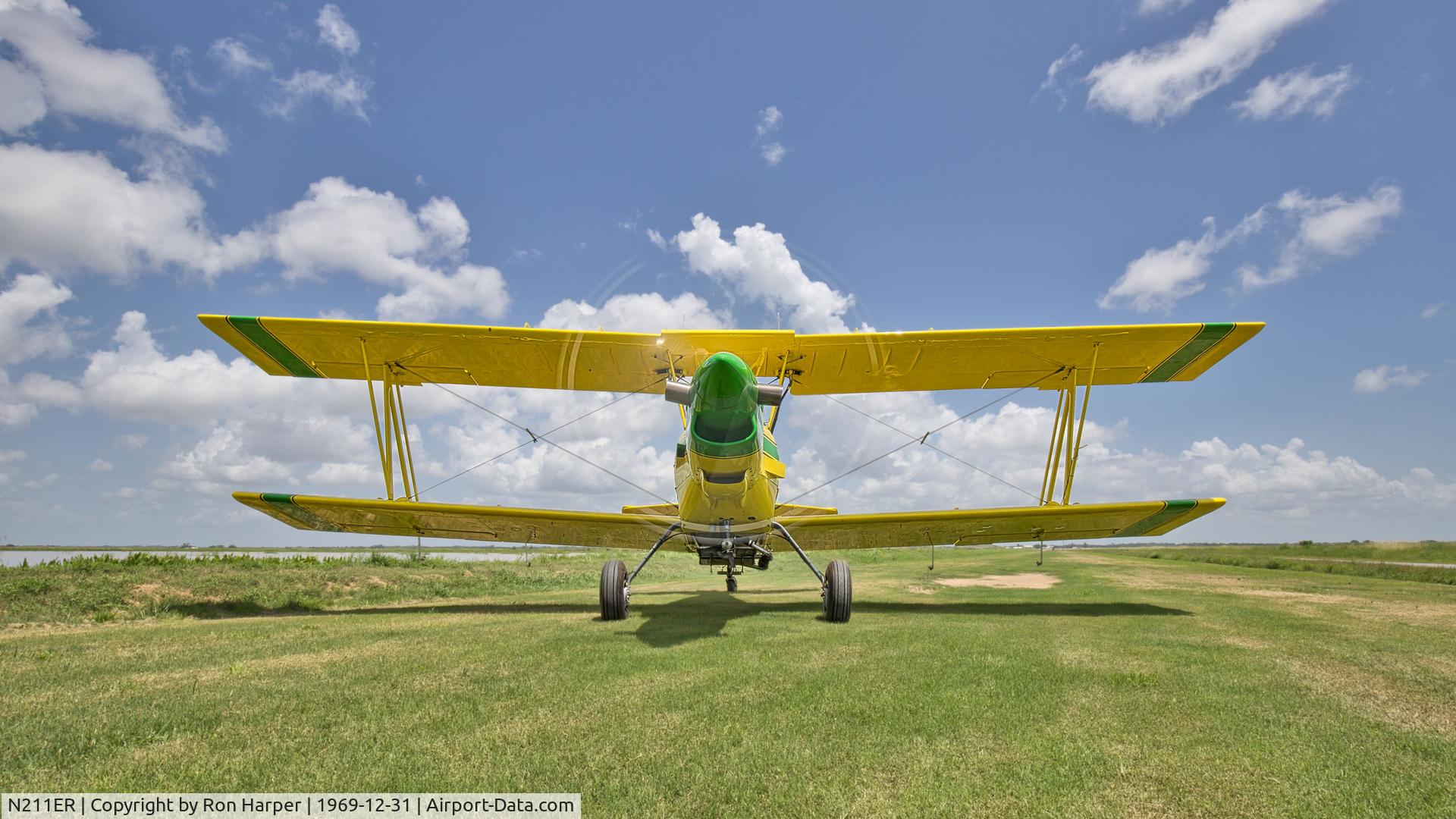 N211ER, 1977 Grumman-Schweizer G-164B Ag-Cat C/N 254B, N211ER shortly after new paint