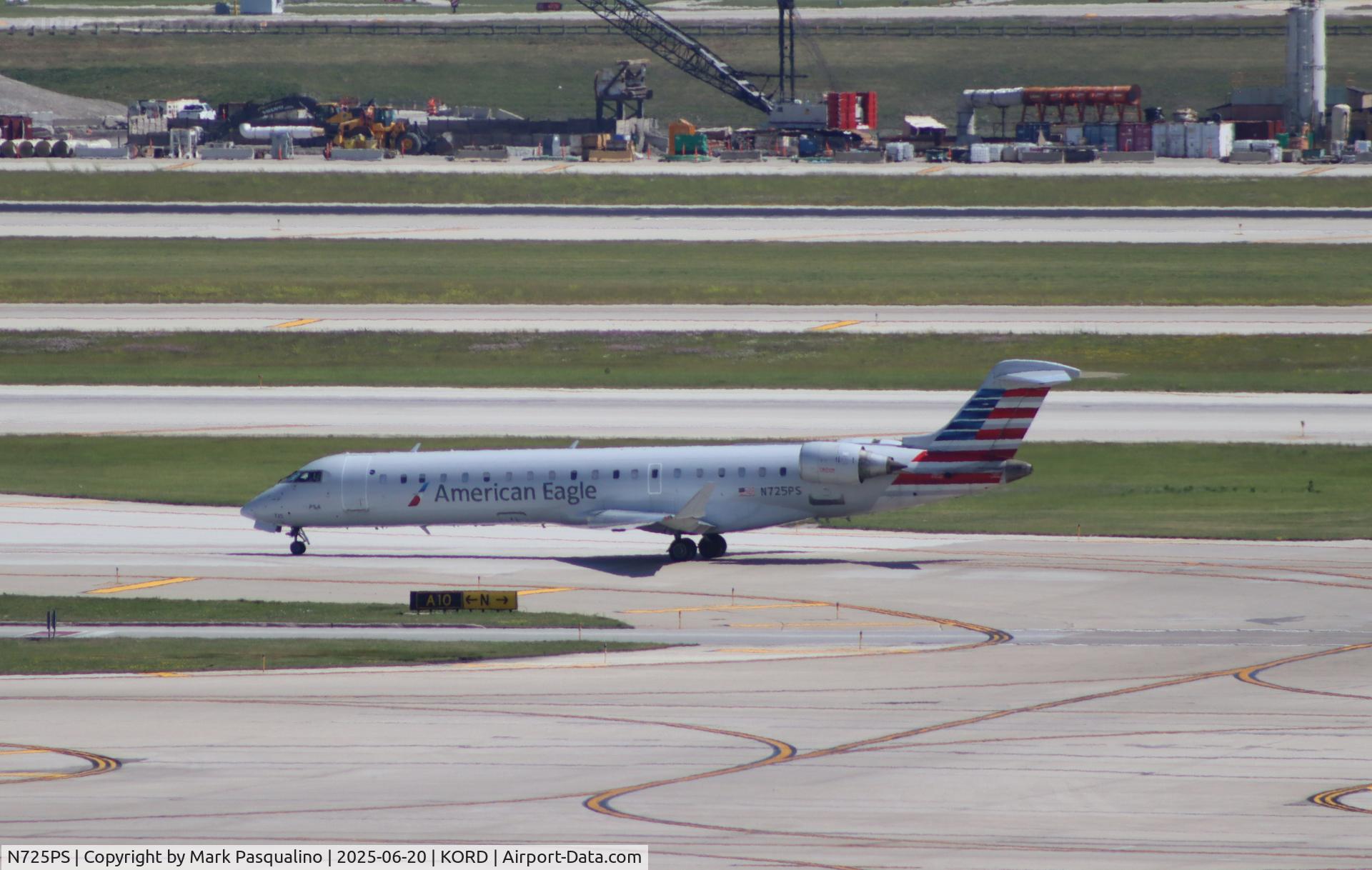 N725PS, 2005 Bombardier CRJ-701 (CL-600-2C10) Regional Jet C/N 10186, CL-600-2C10
