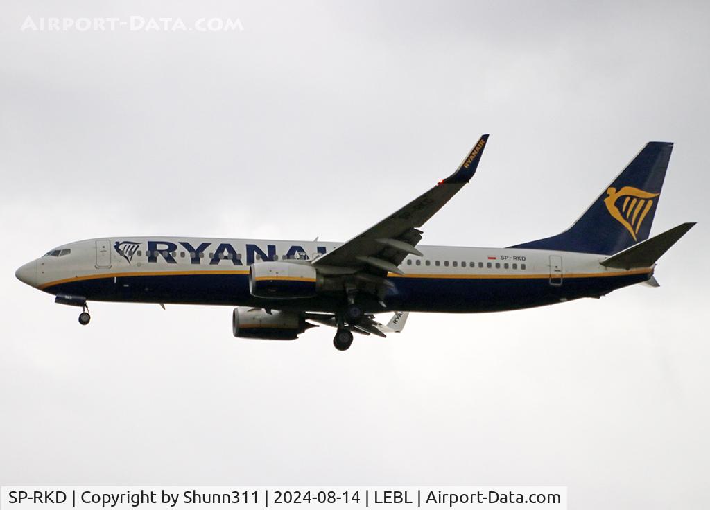 SP-RKD, 2016 Boeing 737-8AS C/N 44736, Landing rwy 06L