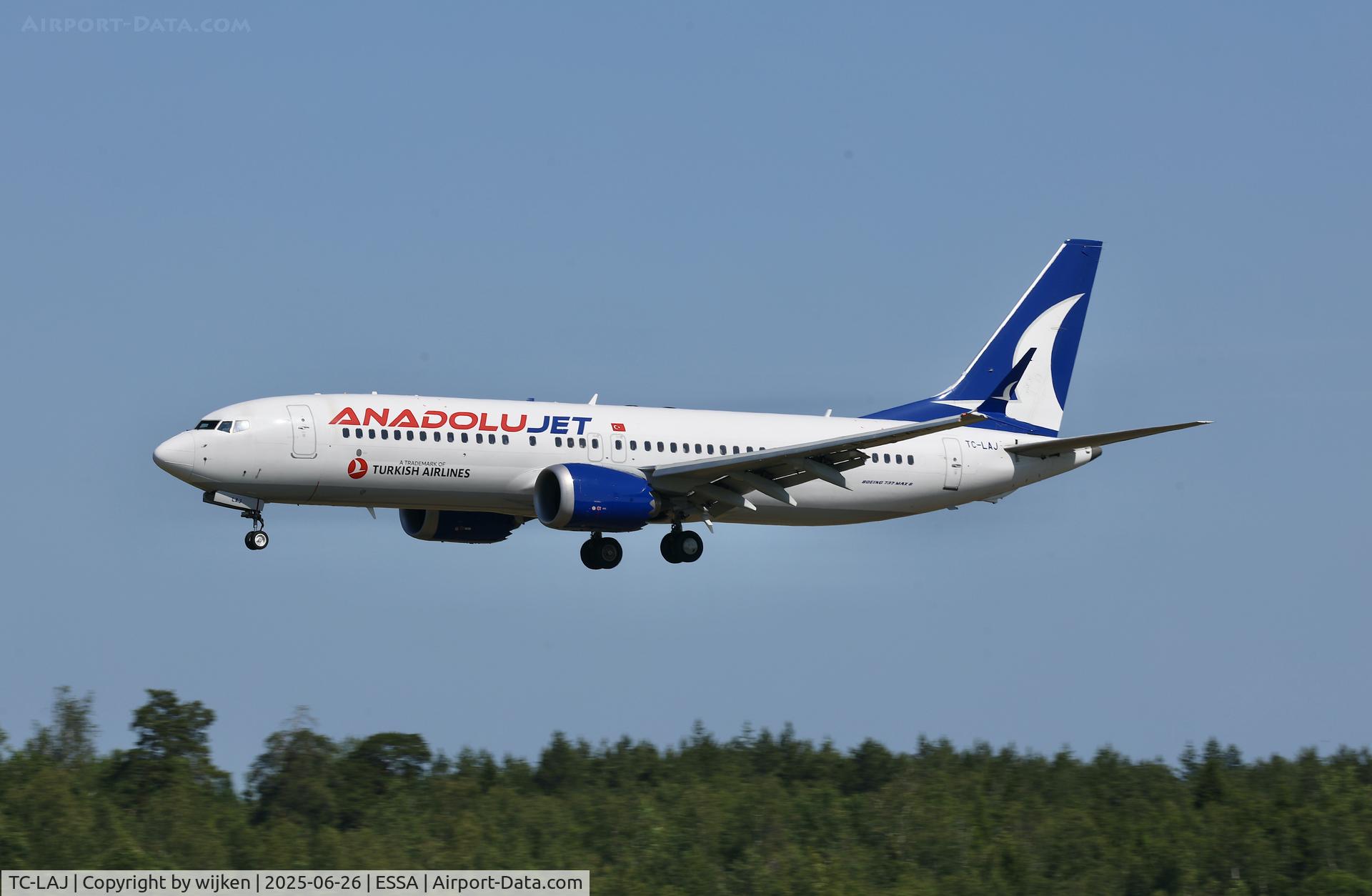 TC-LAJ, 2021 Boeing 737-8 MAX C/N 61811, Rwy 26