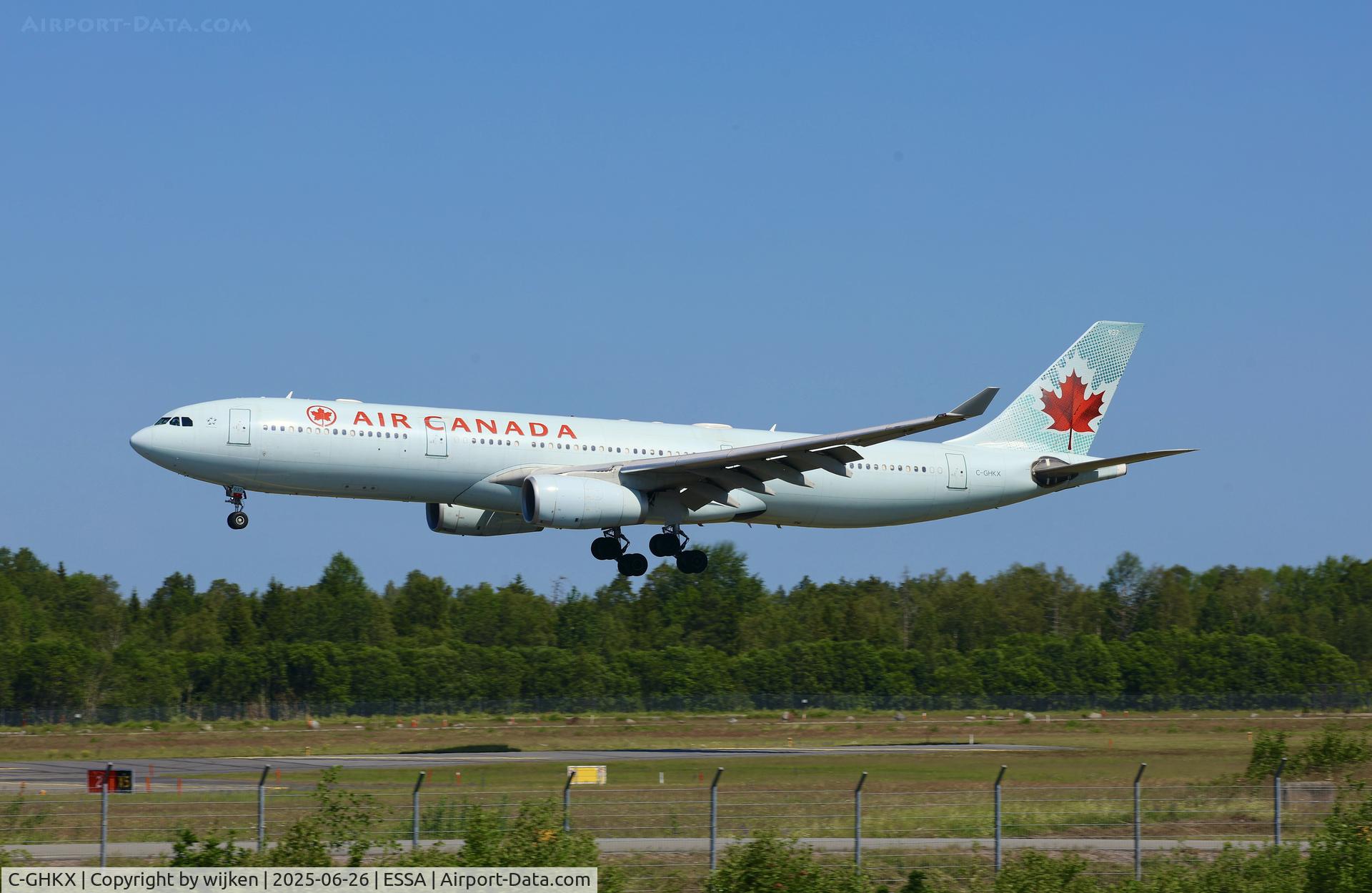 C-GHKX, 2001 Airbus A330-343 C/N 0412, Rwy 26
