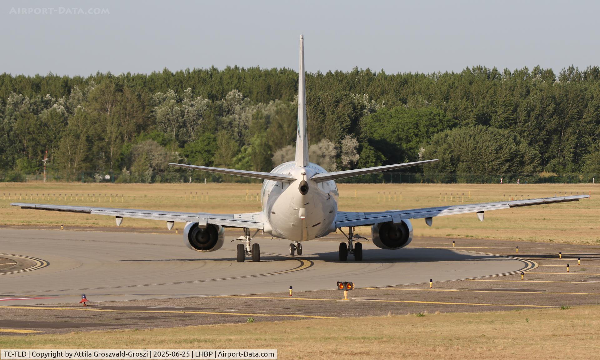 TC-TLD, 1996 Boeing 737-4Q8 C/N 28199, LHBP - Budapest Liszt Ferenc International Airport, Budapest, Hungary