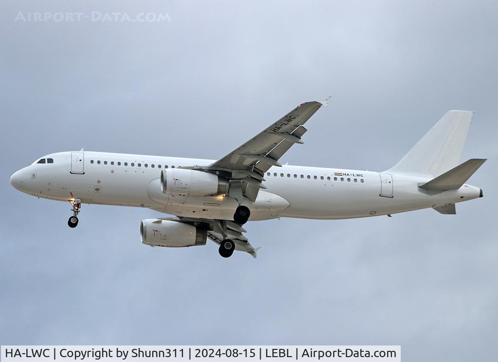 HA-LWC, 2010 Airbus A320-232 C/N 4323, Landing rwy 24R