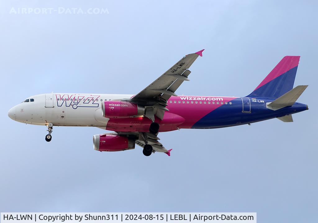 HA-LWN, 2011 Airbus A320-232 C/N 4741, Landing rwy 24R