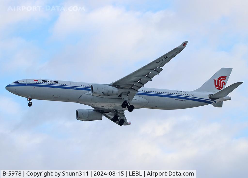 B-5978, 2015 Airbus A330-343 C/N 1673, Landing rwy 24R
