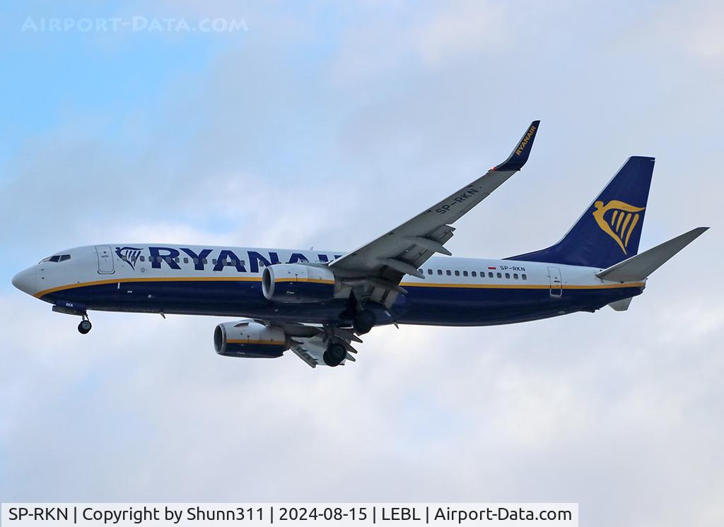 SP-RKN, 2015 Boeing 737-8AS C/N 44695, Landing rwy 24R