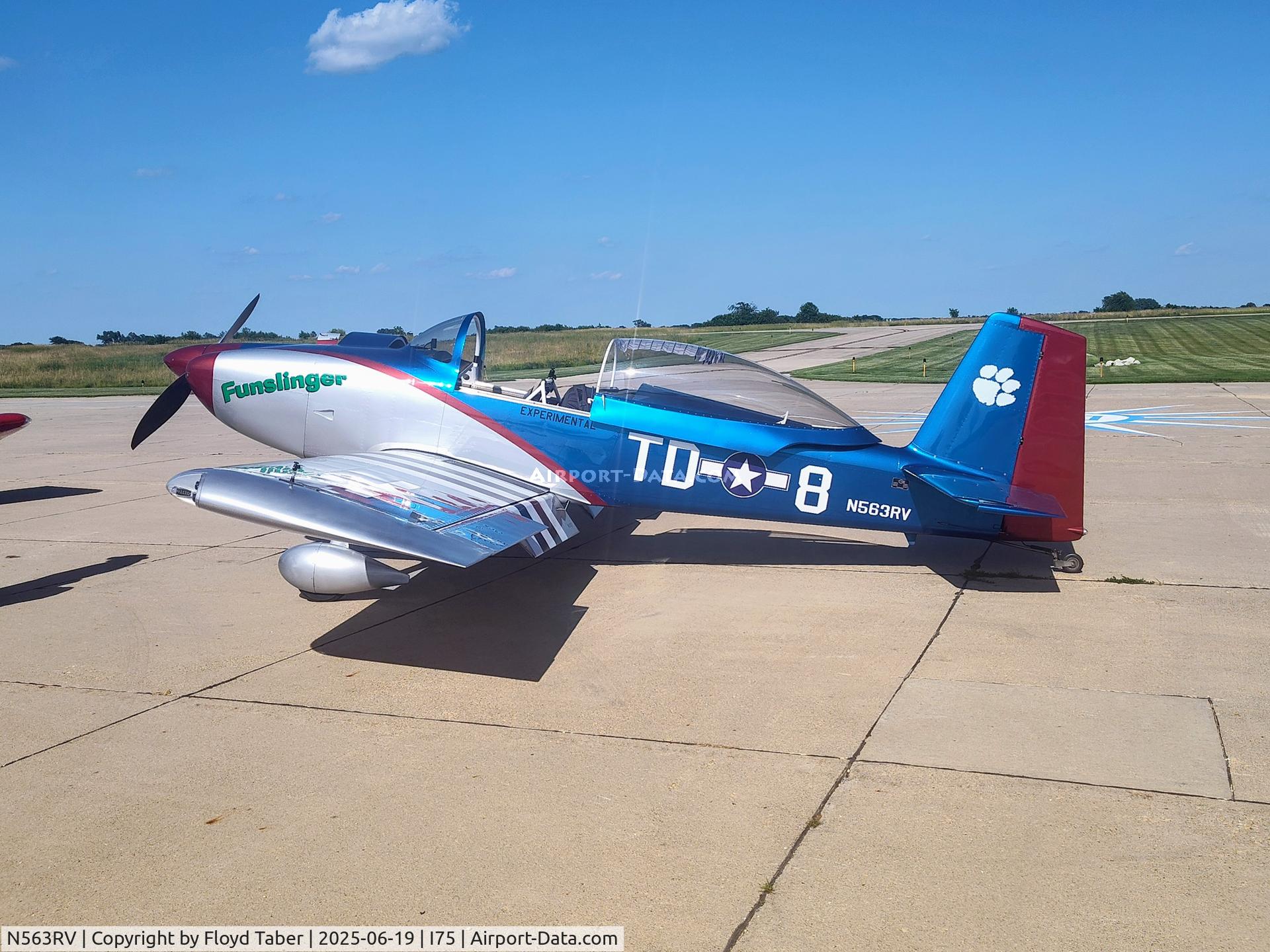 N563RV, 2018 THOMAS A DUBROUILLET RV8 C/N 83563, On the ramp