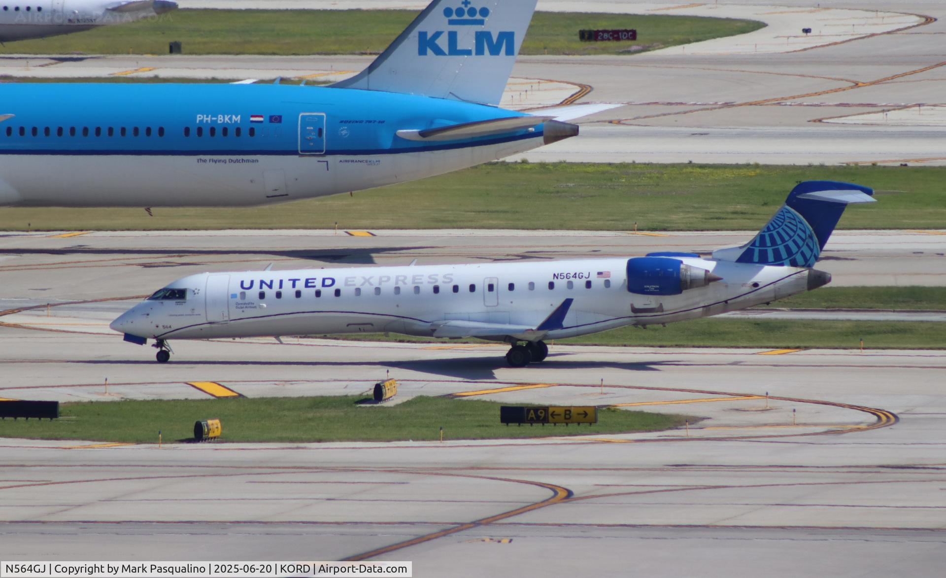 N564GJ, 2002 Bombardier CRJ-701 (CL-600-2C10) C/N 10022, CL-600-2C10