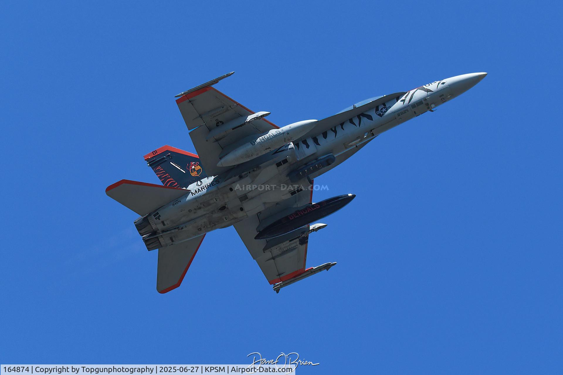 164874, McDonnell Douglas F/A-18D Hornet C/N 1206/D118, COWBOY11 Departing RW16