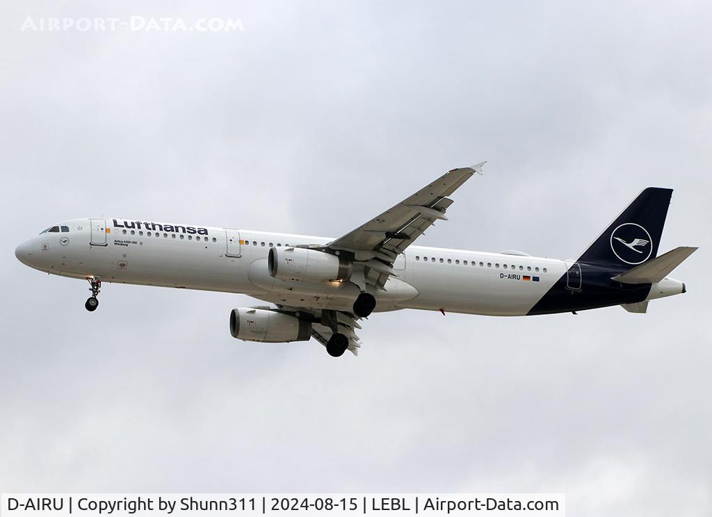 D-AIRU, 1997 Airbus A321-131 C/N 692, Landing rwy 24R in new c/s