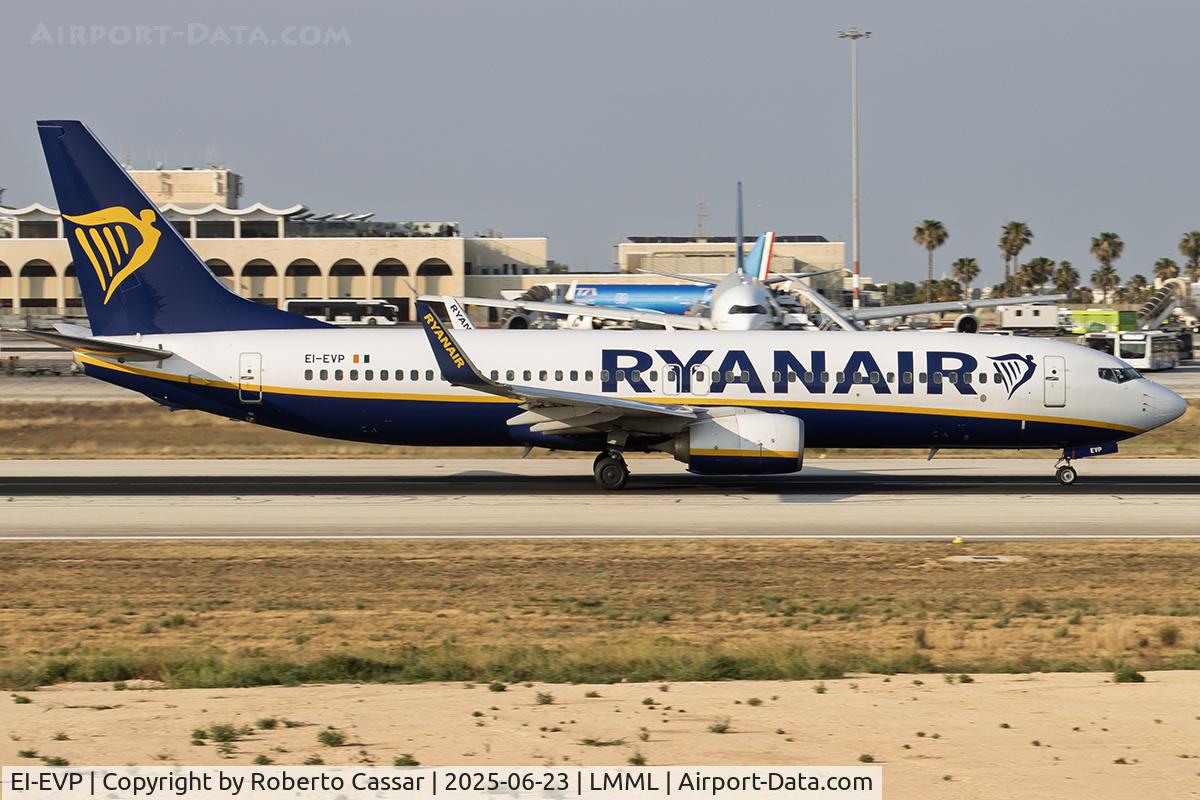 EI-EVP, 2012 Boeing 737-8AS C/N 40293, Runway 13
