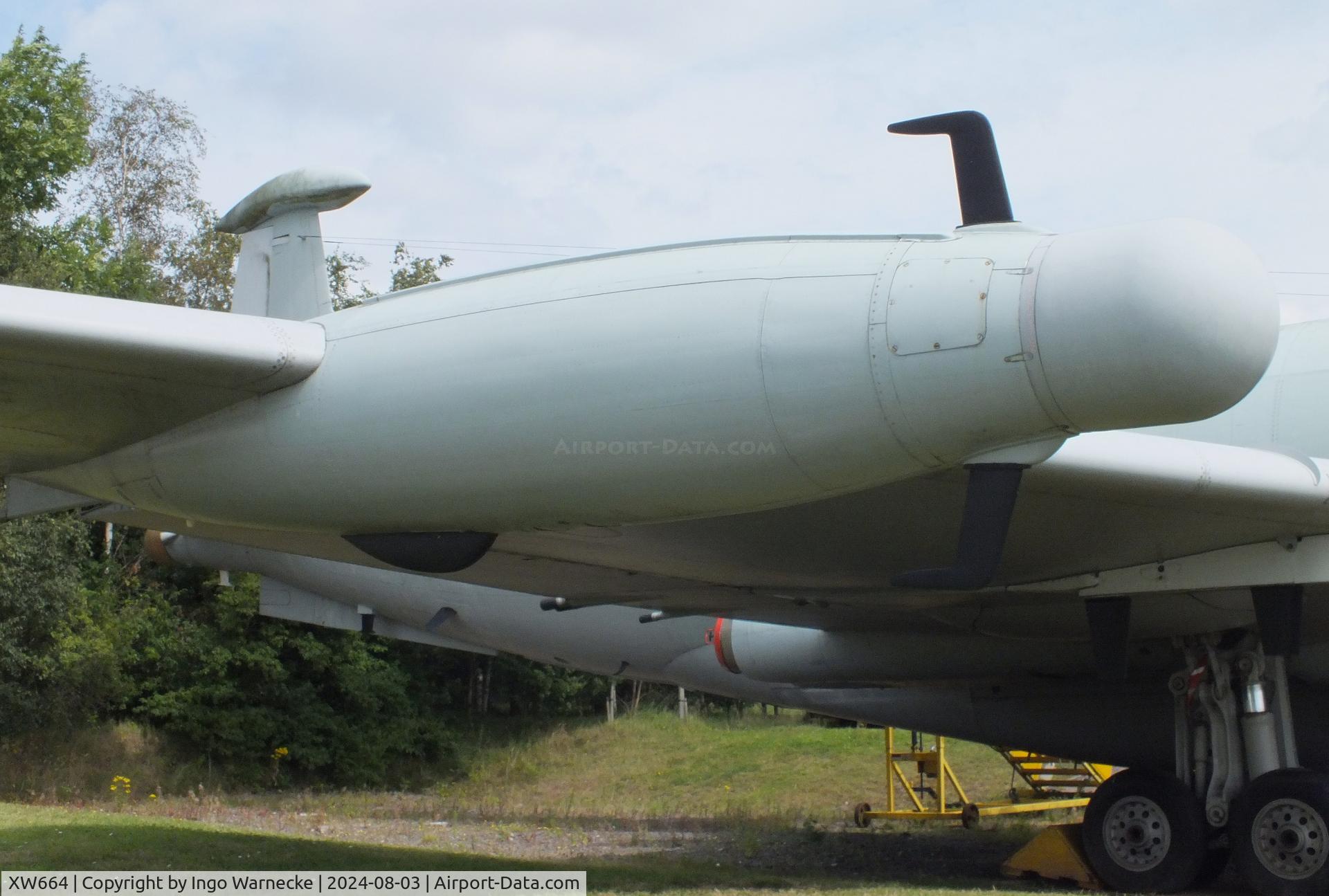 XW664, 1971 Hawker Siddeley Nimrod R.1 C/N 8039, Hawker Siddeley Nimrod R1 at the East Midlands Aeropark, Castle Donington