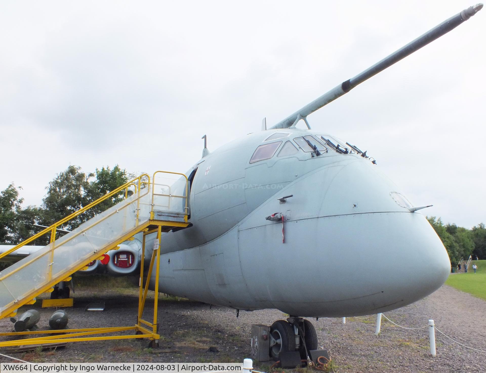 XW664, 1971 Hawker Siddeley Nimrod R.1 C/N 8039, Hawker Siddeley Nimrod R1 at the East Midlands Aeropark, Castle Donington