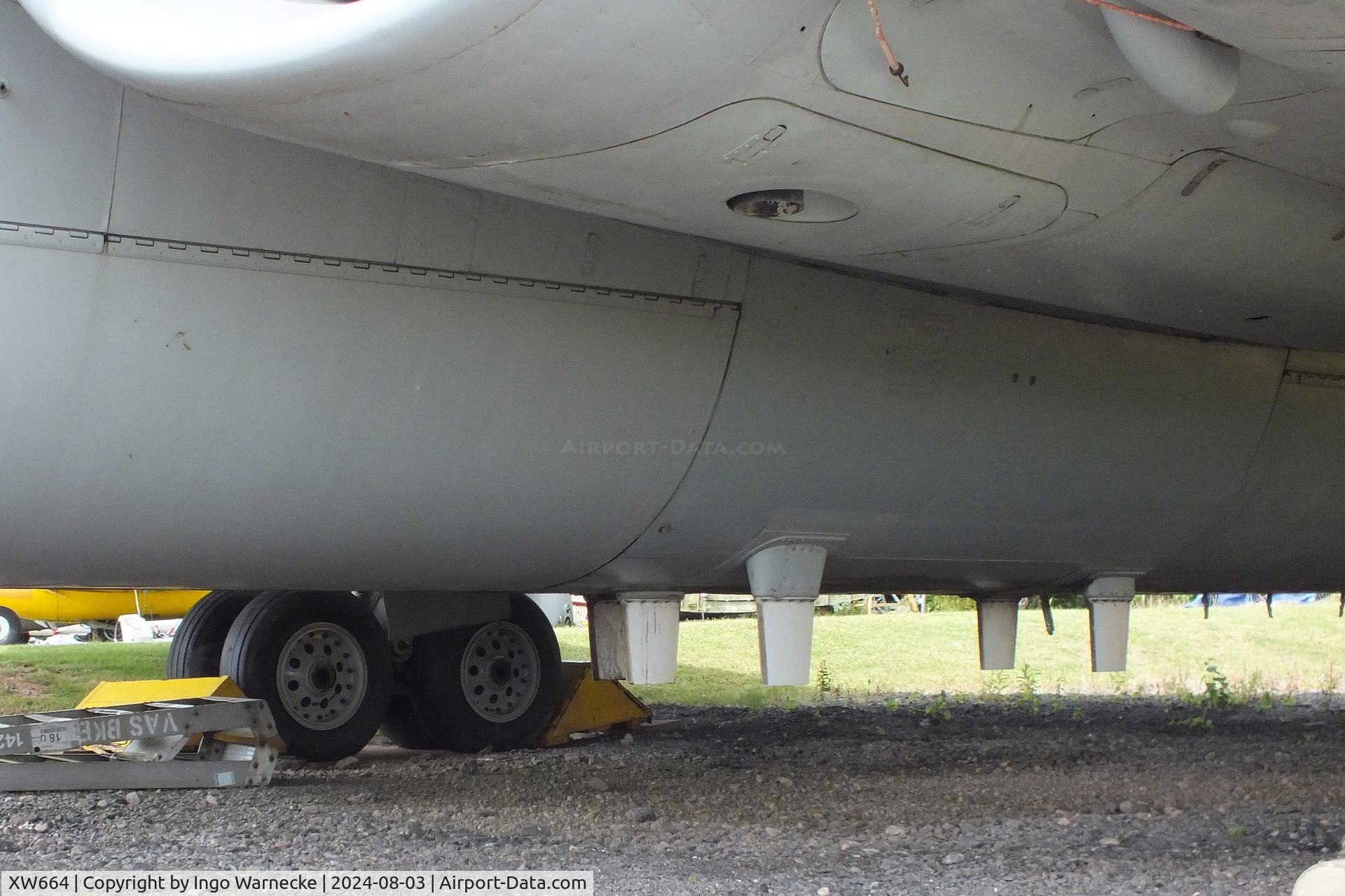 XW664, 1971 Hawker Siddeley Nimrod R.1 C/N 8039, Hawker Siddeley Nimrod R1 at the East Midlands Aeropark, Castle Donington
