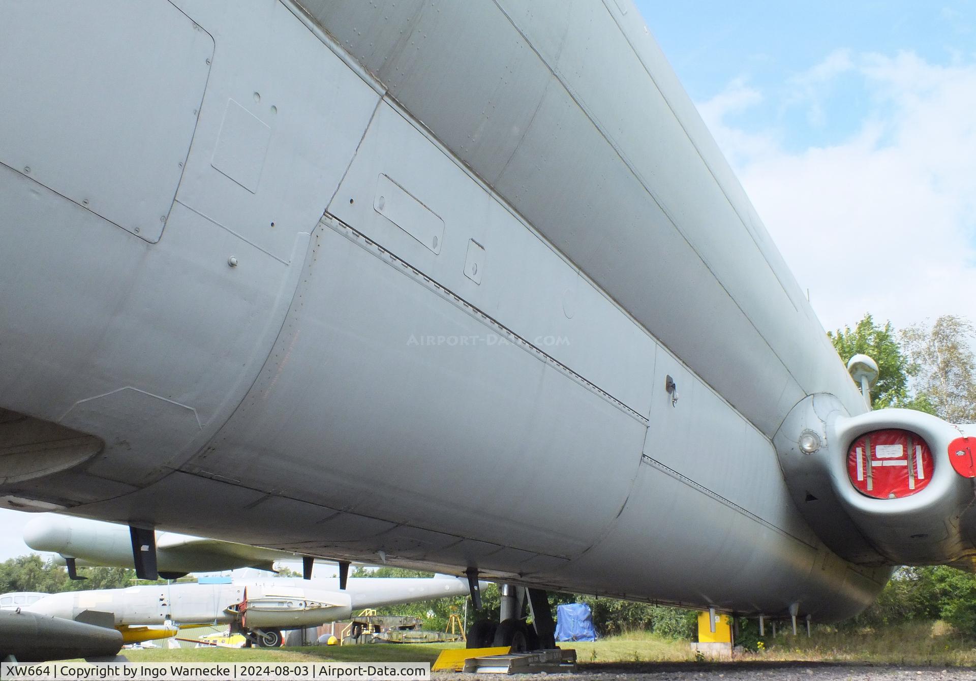 XW664, 1971 Hawker Siddeley Nimrod R.1 C/N 8039, Hawker Siddeley Nimrod R1 at the East Midlands Aeropark, Castle Donington