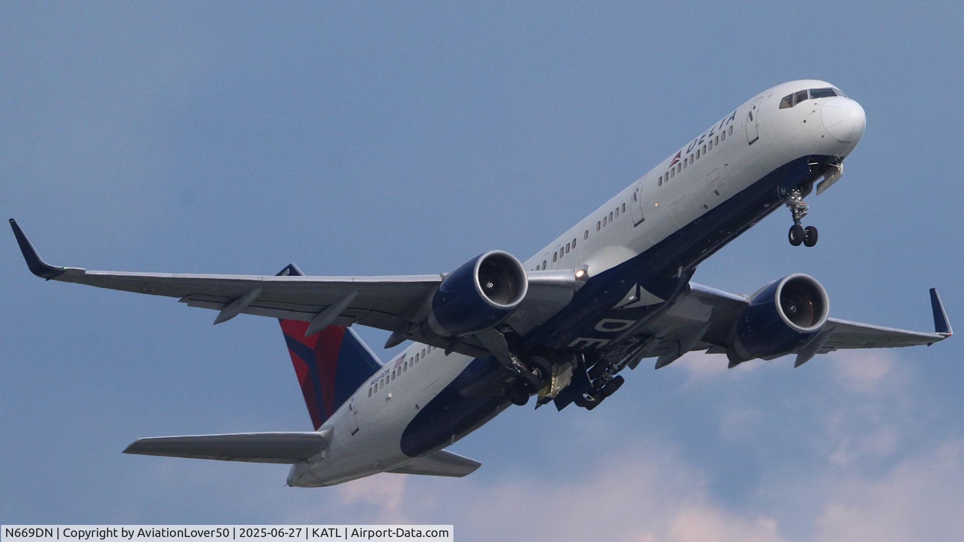 N669DN, 1991 Boeing 757-232 C/N 25142, Delta 752