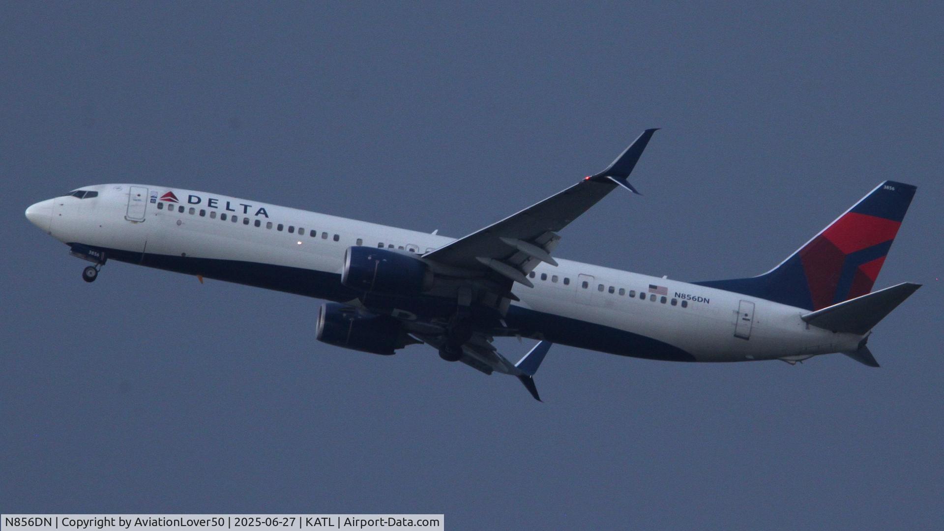 N856DN, 2016 Boeing 737-932/ER C/N 31967, Delta 739 performing one of two go arounds before inevitably diverting to KBHM due to severe storms in the ATL area