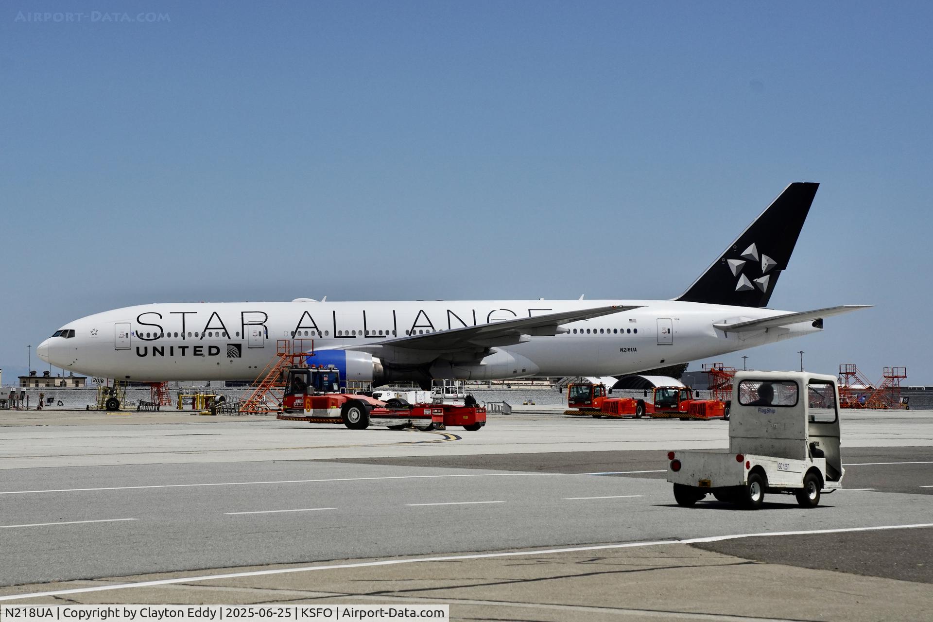 N218UA, 2001 Boeing 777-222 C/N 30222, SFO 2025