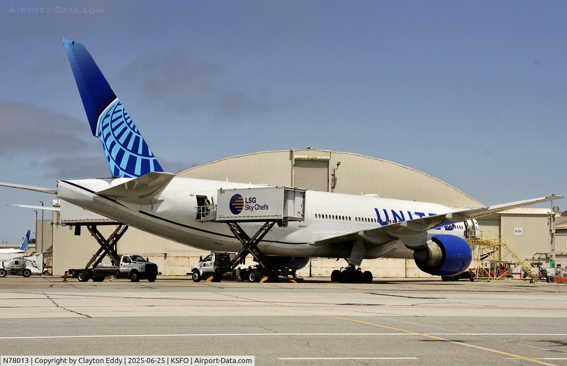 N78013, 1999 Boeing 777-224 C/N 29861, SFO 2025