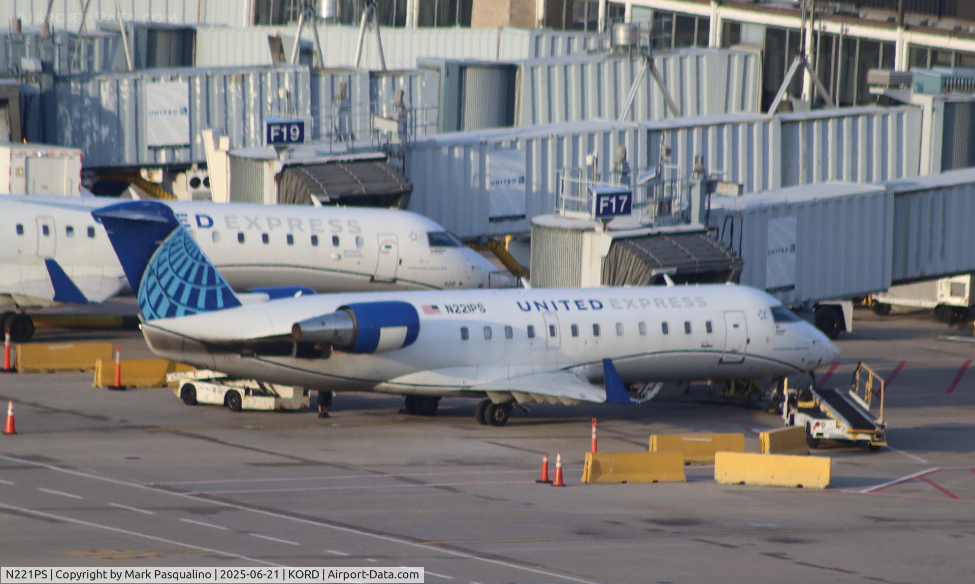 N221PS, 2004 Bombardier CRJ-200LR (CL-600-2B19) C/N 7889, CL-600-2B19