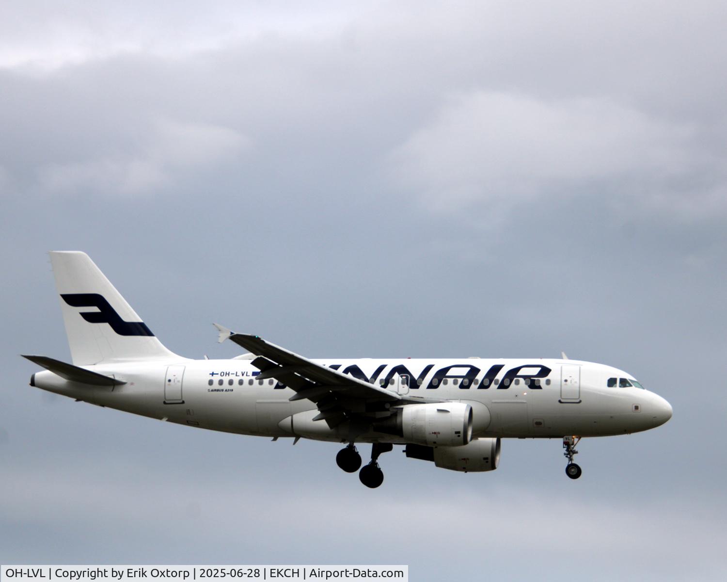 OH-LVL, 2004 Airbus A319-112 C/N 2266, OH-LVL landing rw 22L