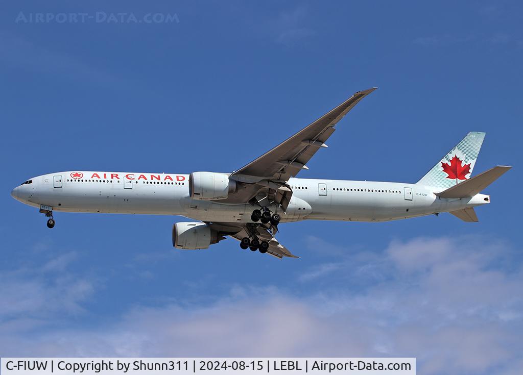 C-FIUW, 2008 Boeing 777-333/ER C/N 35249, Landing rwy 24R in old c/s