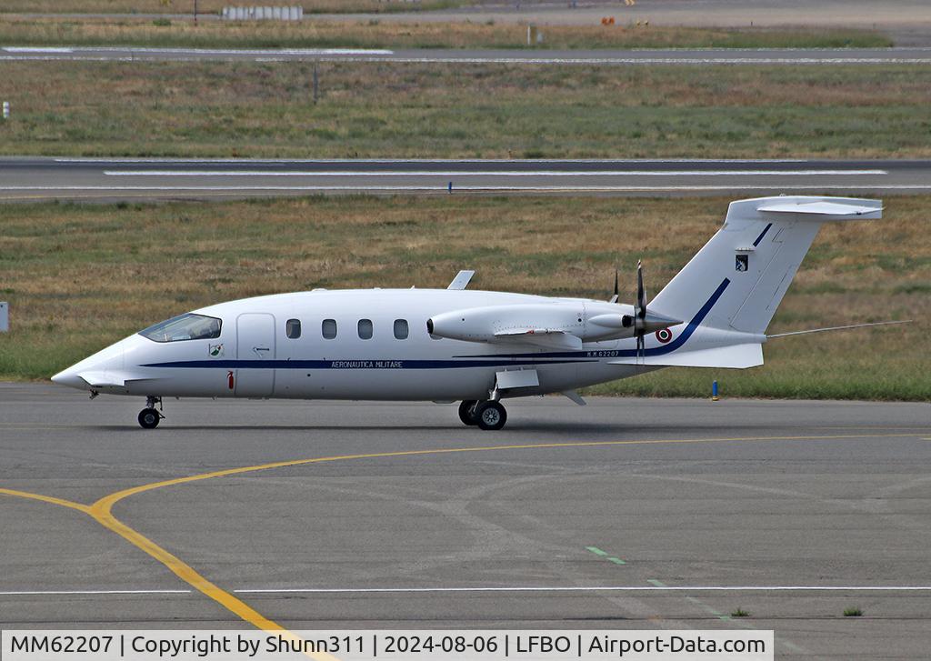 MM62207, Piaggio P-180AM Avanti C/N 1096, Taxiing to the Terminal...