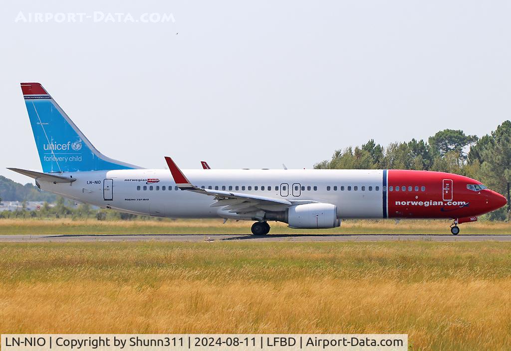 LN-NIO, 2008 Boeing 737-81M C/N 35284, Taxiing holding point rwy 11 for departure... UNICEF c/s