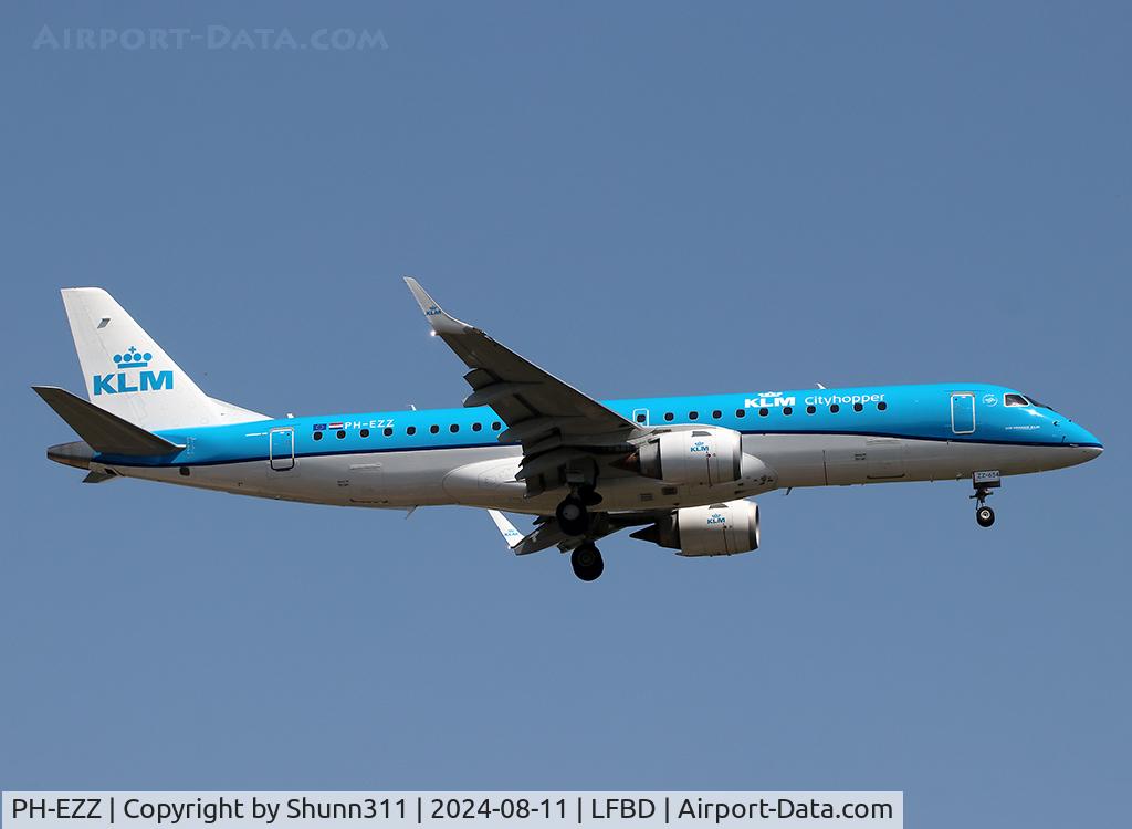 PH-EZZ, 2013 Embraer 190STD (ERJ-190-100) C/N 19000654, Landing rwy 11
