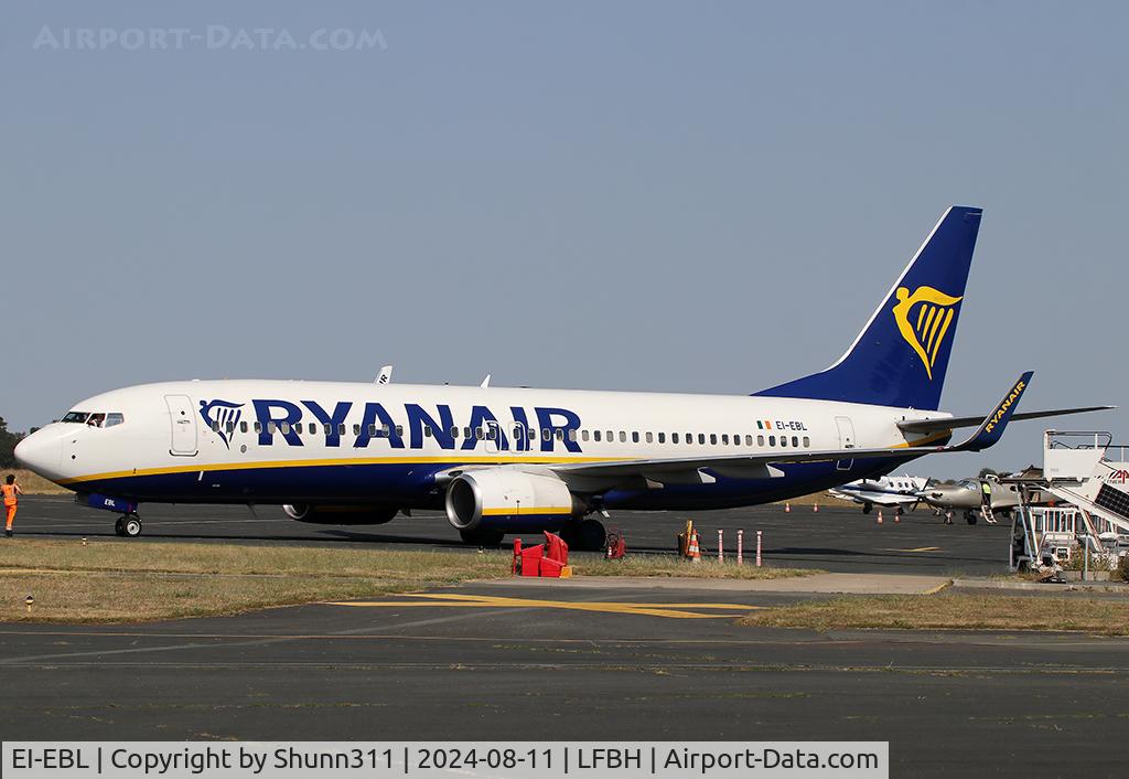 EI-EBL, 2009 Boeing 737-8AS C/N 37529, Ready for departure...